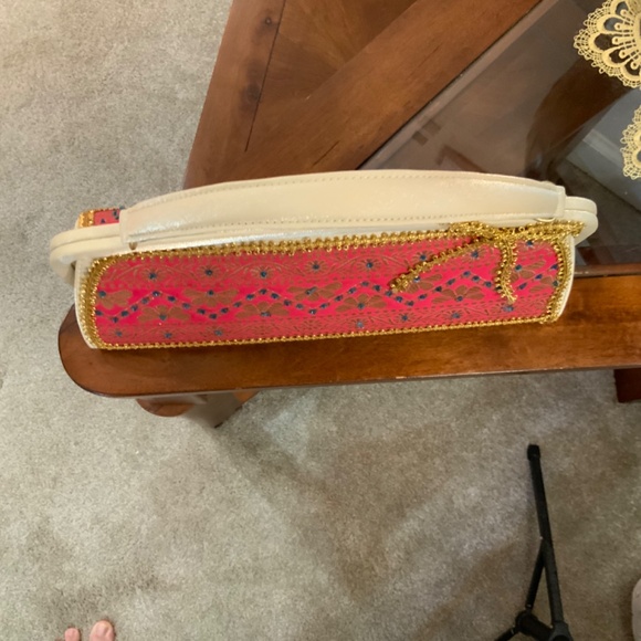 So She Embroidered Sequin Gold Bow Handmade Elegant Purse - Picture 8 of 12